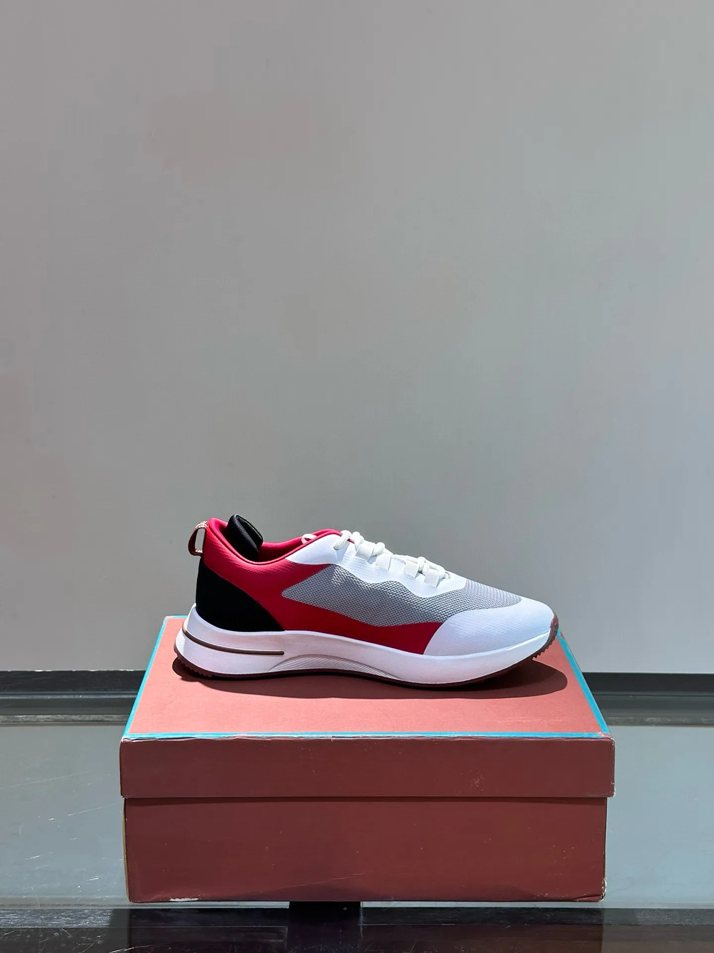 Factory price: 540💰Loro men's shoes💰iana niche Loro classic jogging shoes, men's lace-up casual shoes and sneakers, high-quality lightweight and comfortable fabrics, suitable for outdoor leisure, the color scheme is young and energetic, and it looks great with sportswear or casual suits! Size: 39-45 (38, 46 customized)